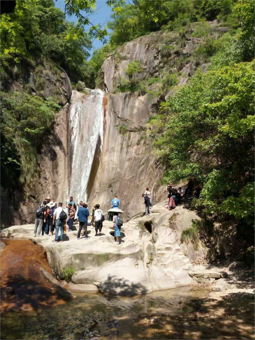 九华神龙谷风景区五一假期迎来游客小高峰